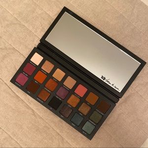 Urban Decay Makeup - Urban Decay Born to Run Palette NWOB Urban Decay Makeup - Urban Decay Born to Run Palette NWOB